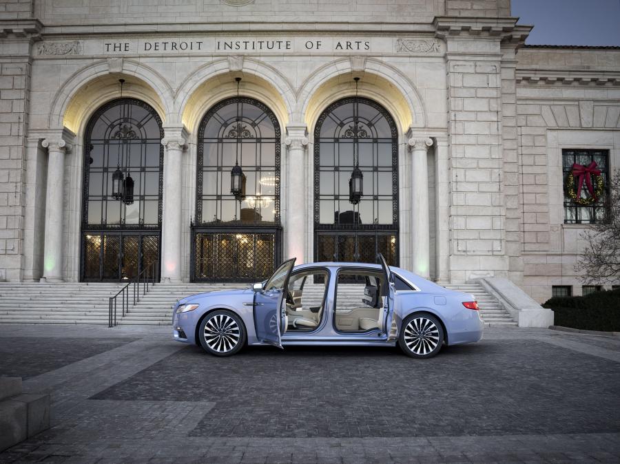  Lincoln Continental 80th Anniversary Coach Door Edition 2019 года  (фото 26 из 54)
